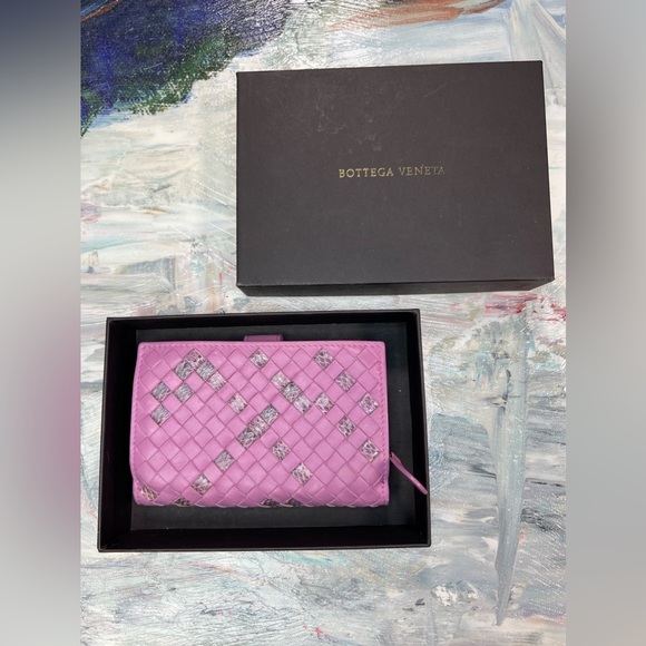 Bottega Veneta Light Purple & Animal Print Intrecciato Weave Wallet - Picture 7 of 17